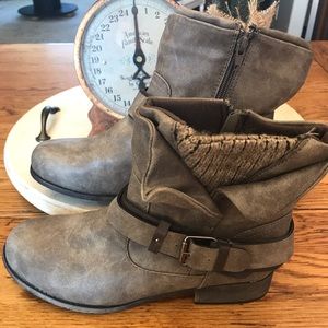 S.O. Women’s boots